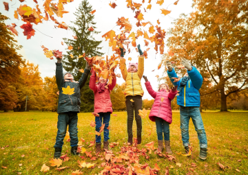 Barevný podzim: Zábavné aktivity pro děti, které si užijete doma i venku! 🍁🍂
