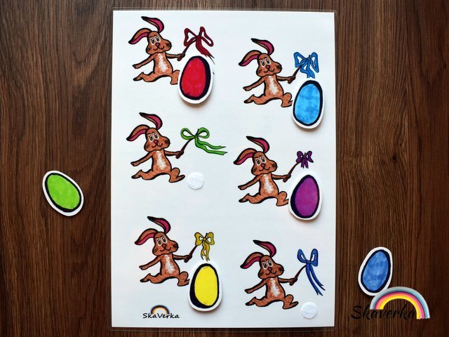 Zajíček a barevná vajíčka